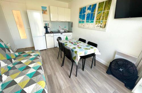 Le Lavandou Apartment | Studio Cabine climatisé avec parking Vue Panoramique Stade Marché