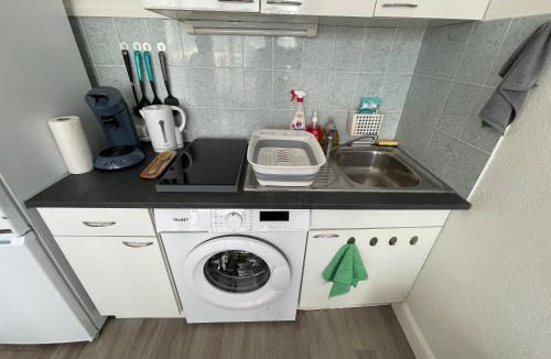 Le Lavandou Apartment | Studio Cabine climatisé avec parking Vue Panoramique Stade Marché