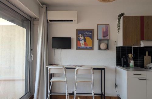 Sete Apartment | Studio cabine Coté Marina, terrasse et clim, plage à pied