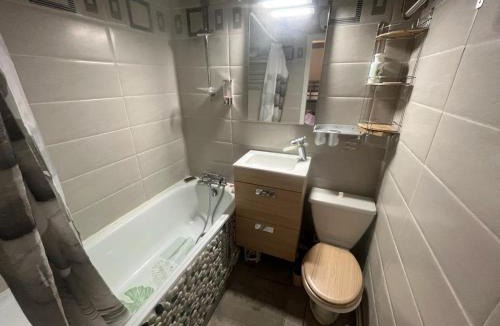Les Angles Apartment | Studio cabine familial avec balcon aux Angles - FR-1-593-86