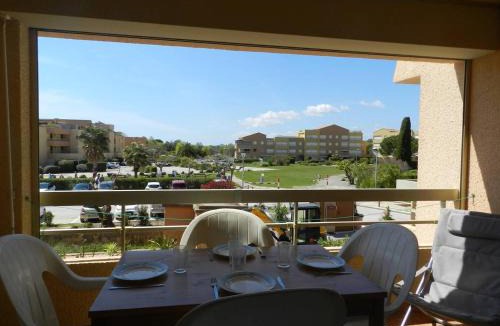 La Londe-les-Maures Apartment | Studio cabine avec vue mer à 2 pas de la plage, parking et local vélo, La Londe-les-Maures - FR-1-251-705