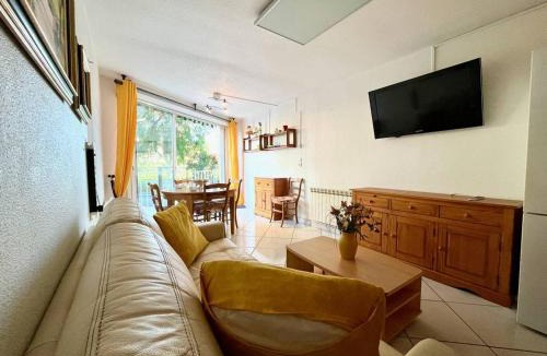 Miramar Apartment | Studio cabine 2 couchages proche plage à La Londe-les-Maures - FR-1-826-4