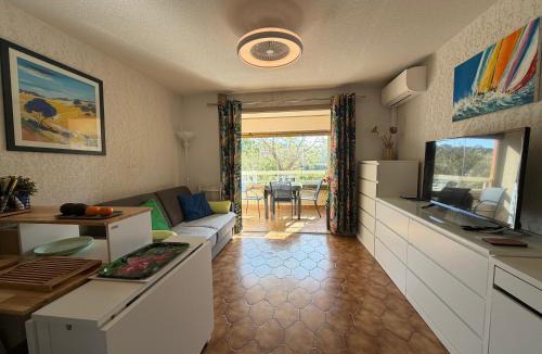 Miramar Apartment | Studio Cabine en Front de Mer - Plage de l'Argentière, La Londe-les-Maures