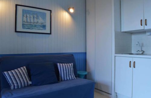 Saint-Cyprien Plage Apartment | studio cabine piscine front de mer saint cyprien sud sc490-085