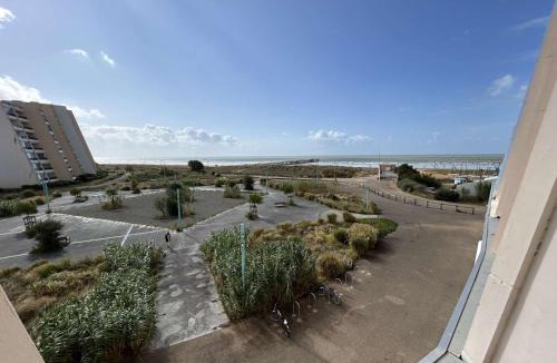 Saint-Jean-de-Monts Apartment | Studio cabine 4 pers avec balcon, parking et animaux admis à 50m de la plage - FR-1-224C-142
