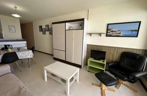 Saint-Jean-de-Monts Apartment | Studio cabine 4 pers avec balcon, parking et animaux admis à 50m de la plage - FR-1-224C-142