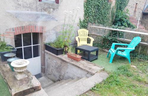 Saint-Priest Apartment | Studio calme avec billard