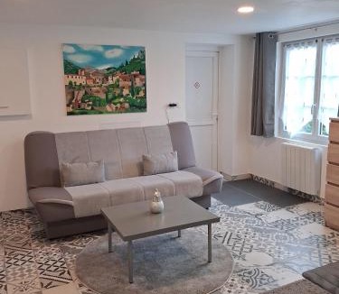 Marcilly-sur-Tille Apartment | Studio calme & confortable et borne recharge VE