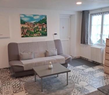 Marcilly-sur-Tille Apartment | Studio calme & confortable et borne recharge VE