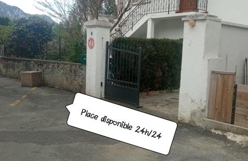 Argeles Gazost Apartment | Studio calme centre-ville d'Argelès-Gazost