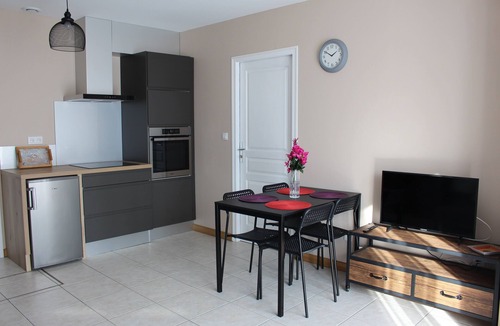 Jarrie Apartment | Studio Calme et Ensoleillé