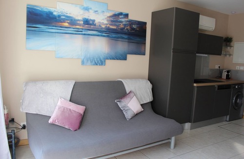Jarrie Apartment | Studio Calme et Ensoleillé