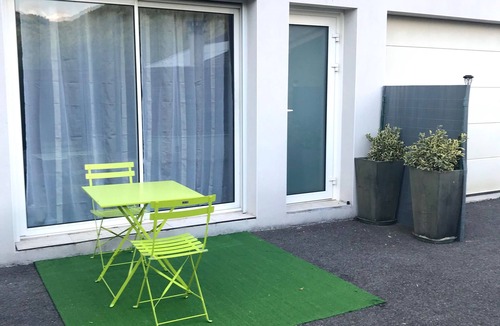 Jarrie Apartment | Studio Calme et Ensoleillé