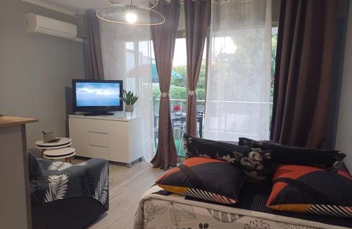 Saint-Laurent-du-Var Apartment | Studio calme proximité plage