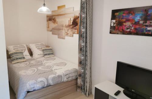 Saint-Pierre-du-Mont Apartment | Studio calme avec parking