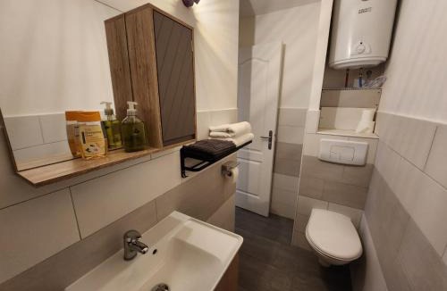 Bar-le-Duc Apartment | Studio calme rdc coté cours