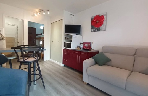 Cauterets Apartment | Studio Cauterets balcony mountain view 300 m cable cars, thermal baths, train station, shops