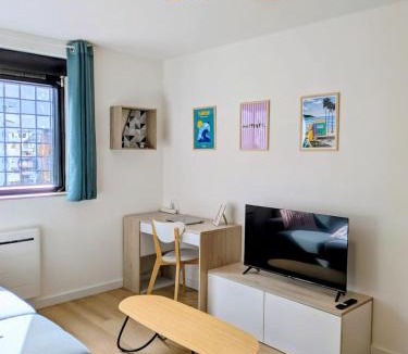 Compans-Caffarelli Apartment | Studio Center Compans Free Parking WIFI Subway Airport