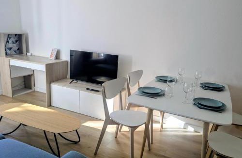 Compans-Caffarelli Apartment | Studio Center Compans Free Parking WIFI Subway Airport