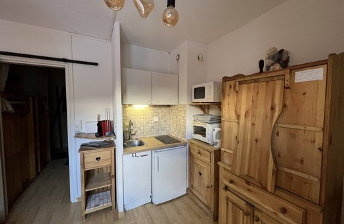 Allos Apartment | STUDIO CENTER RESORT LA FOUX D'ALLOS SLEEPS 4 MOUNTAIN CHALET ATMOSPHERE