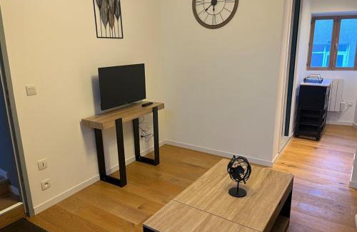 Belley Apartment | Studio central et chaleureux