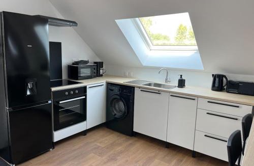 Boue Apartment | Studio Centre Bourg Arrivée et Départ Autonome