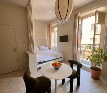 Les Halles - Valliere Apartment | Studio centre-ville face aux halles - les grands buffets