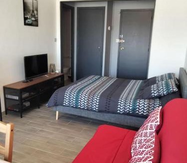 Claude Decaen Apartment | Studio chaleureux Caen