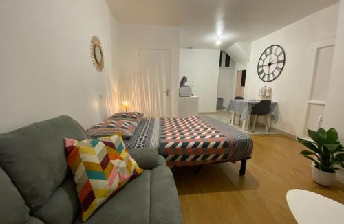 Excideuil Apartment | Studio chaleureux Centre Ville