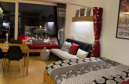 Anzere Apartment | Studio chaleureux, confortable, avec vue sur les Alpes