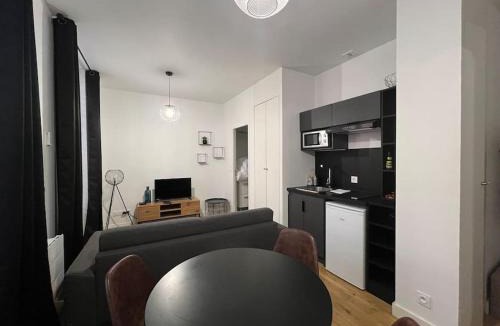Villette - Maisons Neuves Apartment | Studio chaleureux, proche gare, Lyon 3
