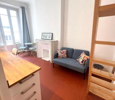 Toulon Apartment | Studio Chalucet - close to train station