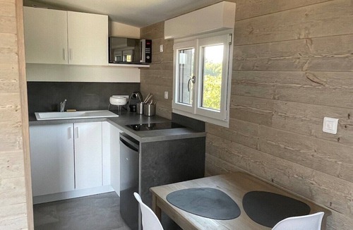 Les Attaques Apartment | Studio Charlie with Garden View