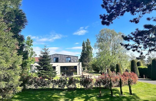 Les Attaques Apartment | Studio Charlie with Garden View