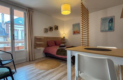 Chartres Apartment | Studio charmant avec balcon en centre-ville