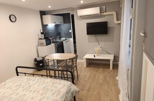 Sedan Apartment | Studio charmant