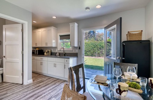 Monrovia House | Studio Charmer In A Safe & Convenient Location