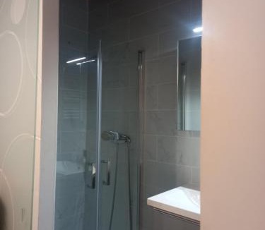 St Gervais sur Mare Apartment | Studio chemin compostelle