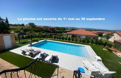 Grieges House | Studio chez l'habitant avec piscine commune