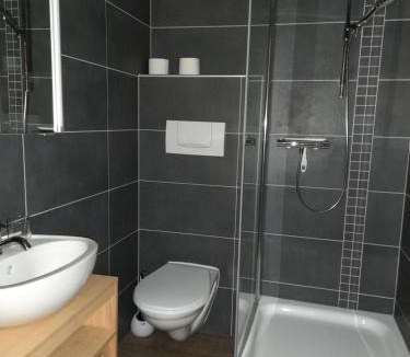 Villeneuve Apartment | Studio chez un vigneron au village au 2ème étage sans ascenseur