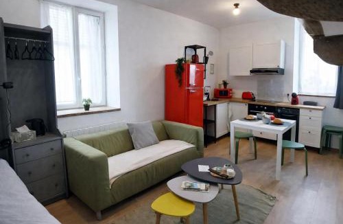 Saint-Genix-sur-Guiers Apartment | Studio Chic au Style Rétro Moderne