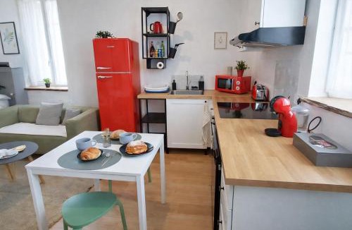 Saint-Genix-sur-Guiers Apartment | Studio Chic au Style Rétro Moderne