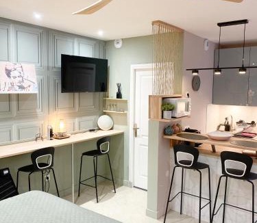 Ferrandiere - Maisons Neuves Apartment | Studio chic et romantique Lyon
