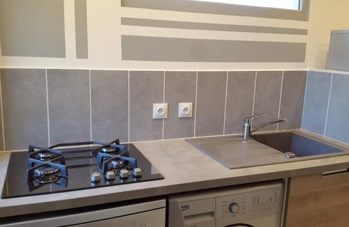 Saint-Marcel-les-Valence Apartment | Studio climatisé avec terrasse et Wi FI .