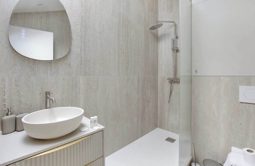 Neuilly-sur-Seine Apartment | Studio climatisé intimiste – Neuilly