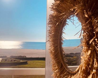 La Cote Radieuse Apartment | Studio climatisé face à la mer, terrasse et parking