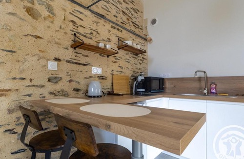 Chenille-Champteusse House | Studio climatisé, village paisible - FR-1-622-122