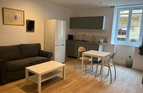 Trevoux Apartment | Studio climatisé