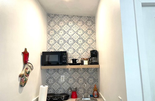 Coral Way Cottage | Studio close to Everything