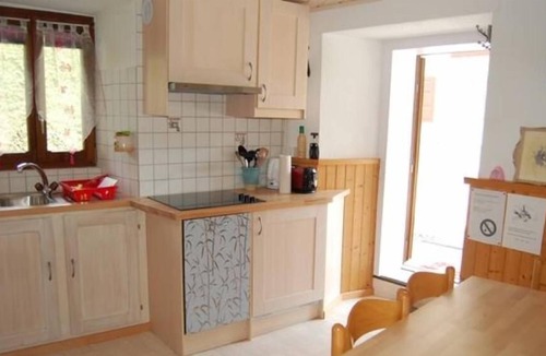 Les Posses-sur-Bex Apartment | Studio close to the ski slopes, the baths, the lake and nature